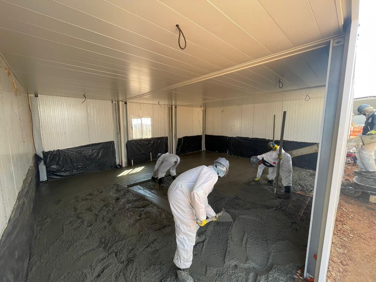 Acabamento e nivelamento de piso em concreto